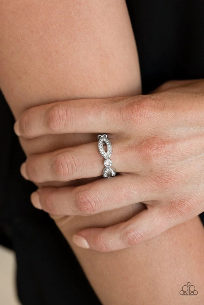 Vintage Elegance Ring ~ White